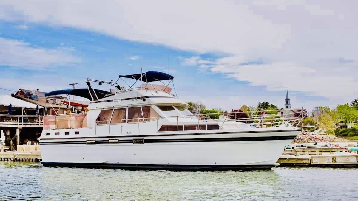 Damariscotta Boat Rental | Maine Bed & Boat, NEBI on the scenic Damariscotta River