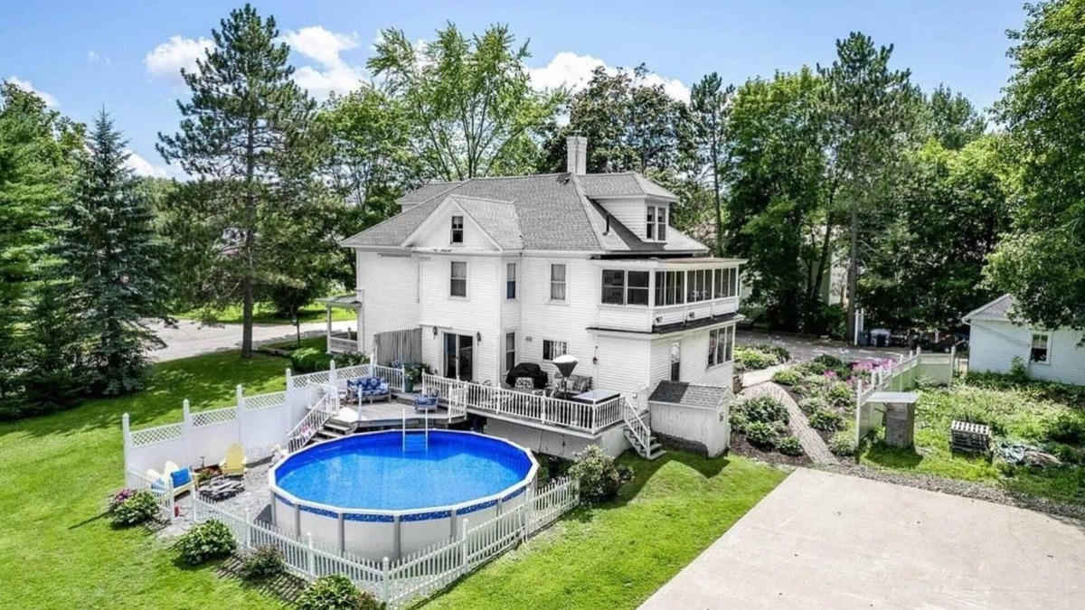 Newport House | Maine Lakehouse Retreat with pool