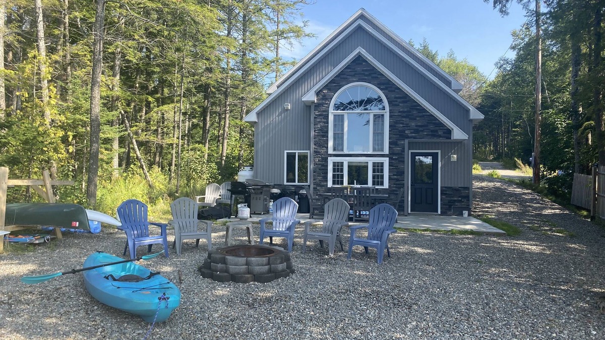 Lincoln House | Maine Lakeside Retreat