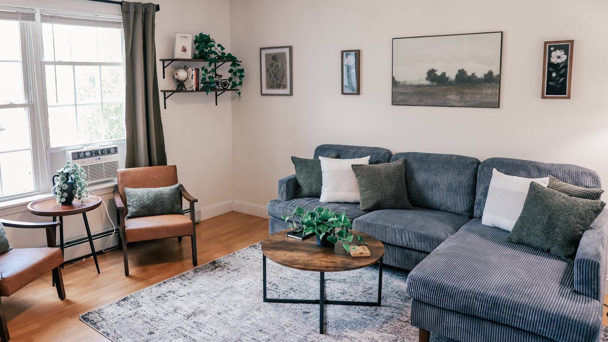 Bangor House | MaineStay Central Bangor Townhouse Near airport & Acadia Park w washer & dryer,