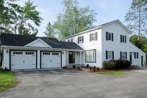 Pittsfield House | MaineStay House