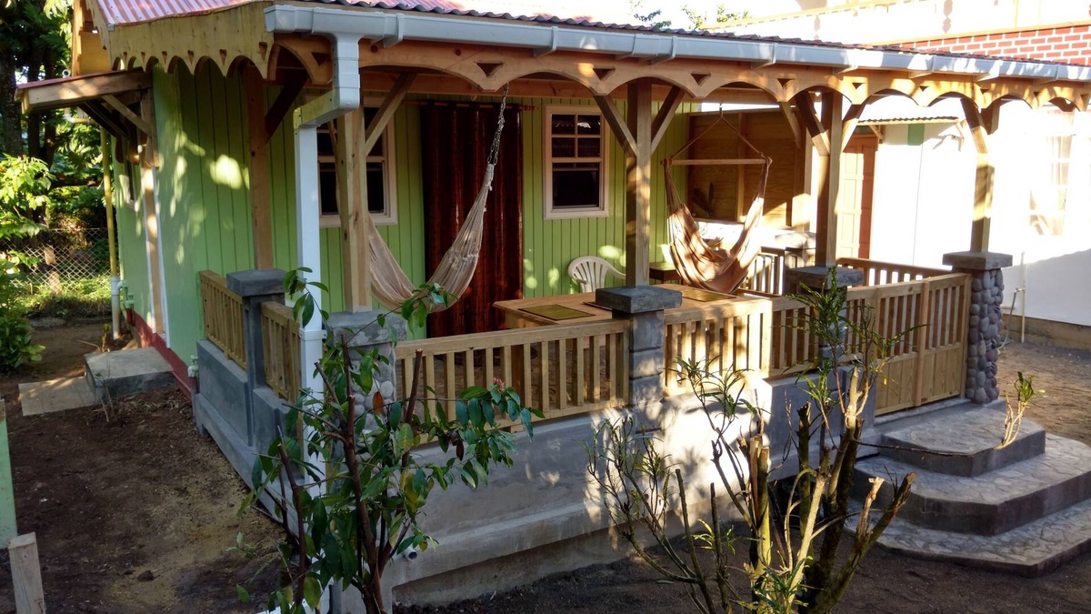 Calibishie House | Mainroad Suite
