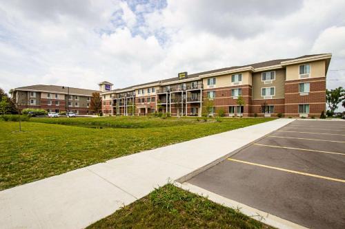 Madison Hotel | MainStay Suites Madison - Monona