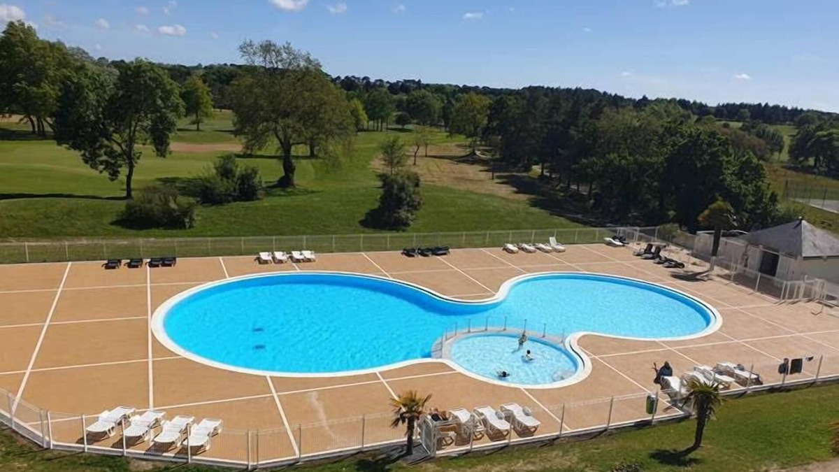 L'Aiguillon-sur-Vie House | Maison Abordable et cosy | Jardin + Piscine+ Golf