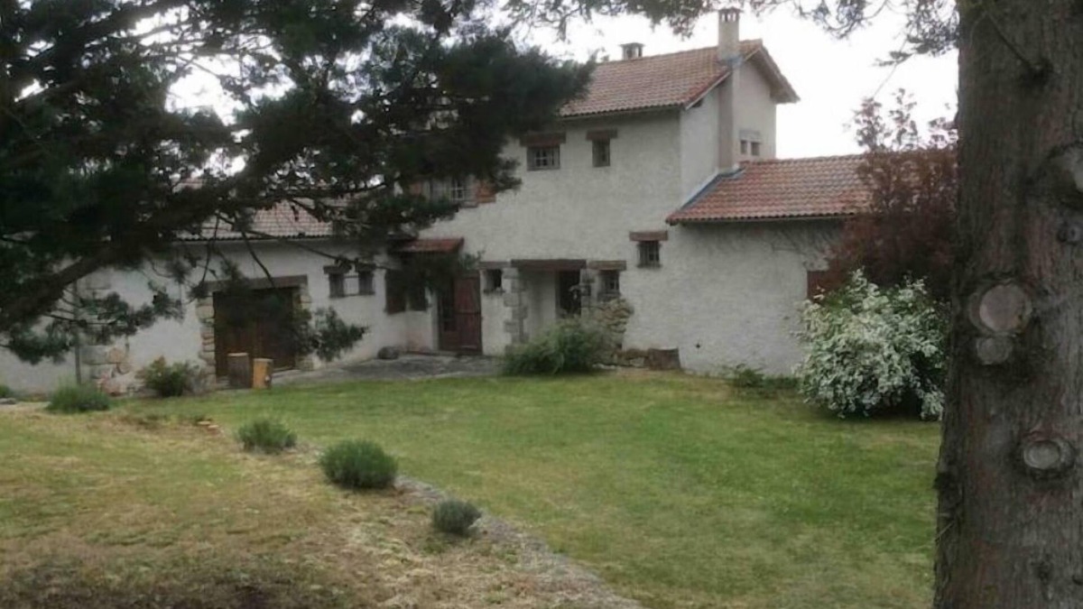 Saint-Pierre-du-Champ House | Maison à la Campagne, Loin de la Foule Déchaînée