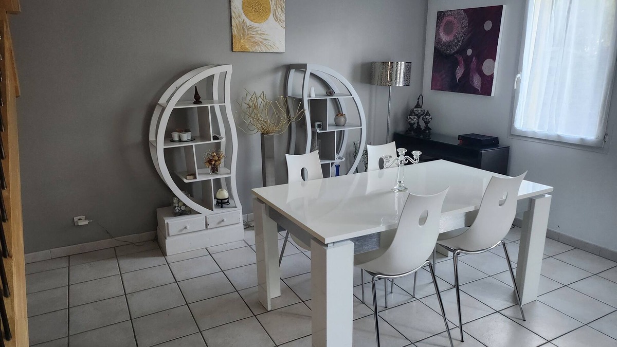 Route d'Arles House | Maison Équipée, 3 Chambres, Spacieuse et Fonctionnelle. Proche Gare de Nîmes