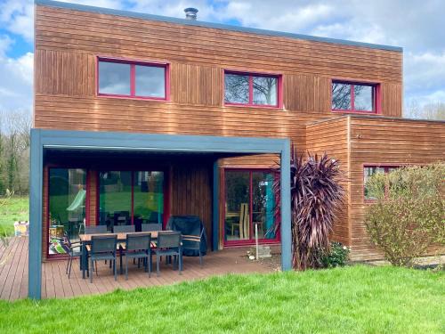 Vilde-Guingalan Villa | Maison 180m2, jardin clos, 2 terrasses, 5 mn Dinan