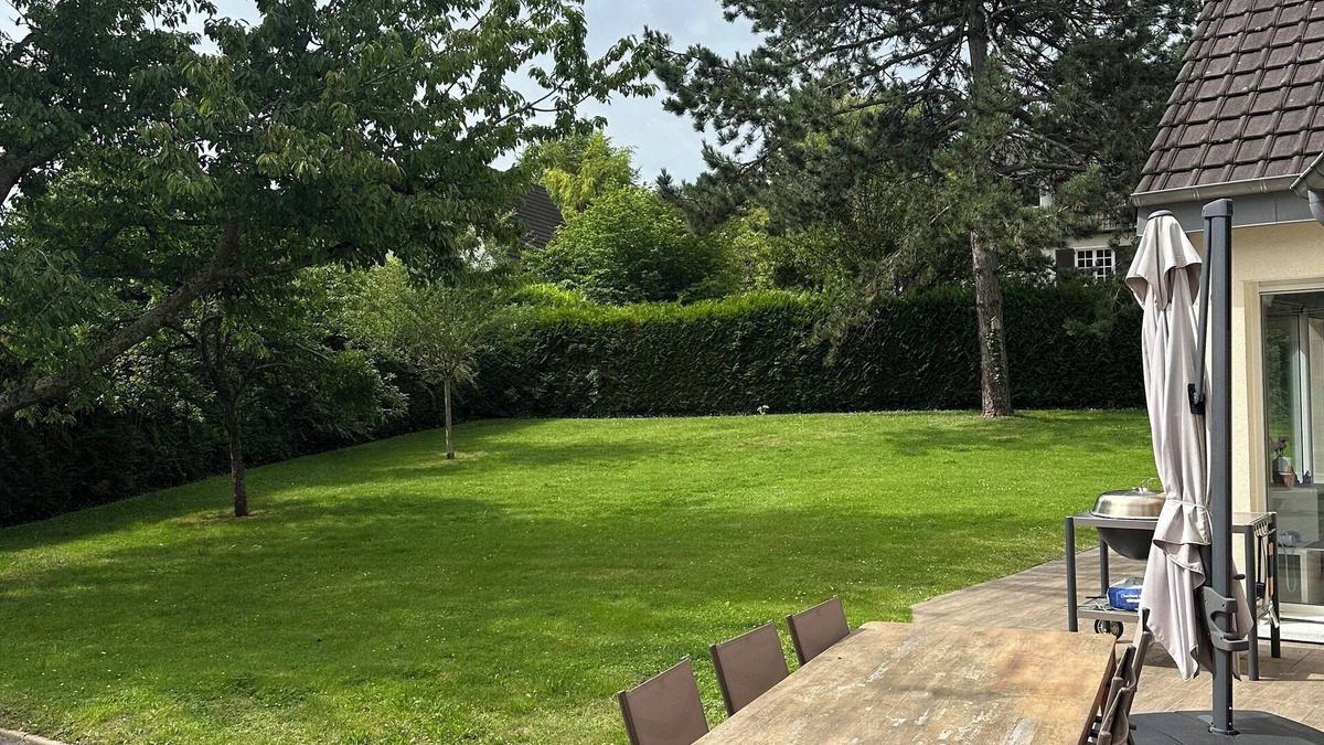 Bazemont House | Maison 250 m² Rénovée Avec Goût! Posez vos Valises, Idéal en Famille