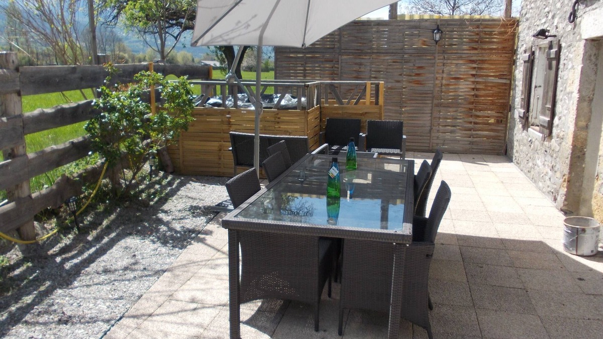 Embrun House | Maison 6 Pers . la Petite Maison Dans la Prairie - Jacuzzi