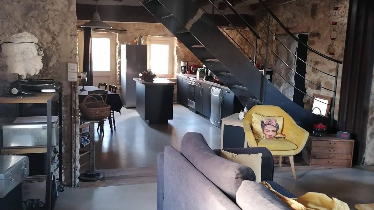 Soulaire-et-Bourg House | Maison Ancienne au Calme