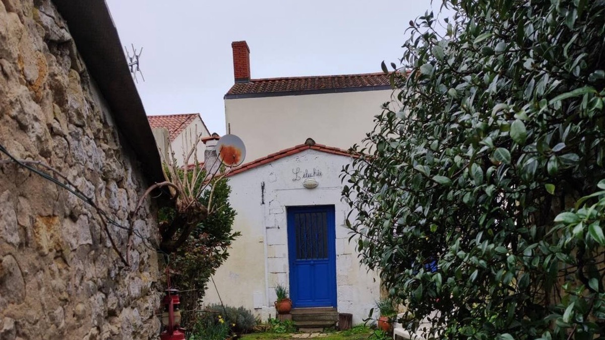 Angles House | Maison Ancienne Avec 1 Chambre et son Petit Jardin, Plein Centre D'angles