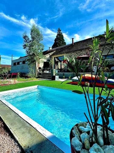 Buxeuil Villa | Maison ancienne moderne et design - 6 chambres 6 sdb - avec piscine et grand parc