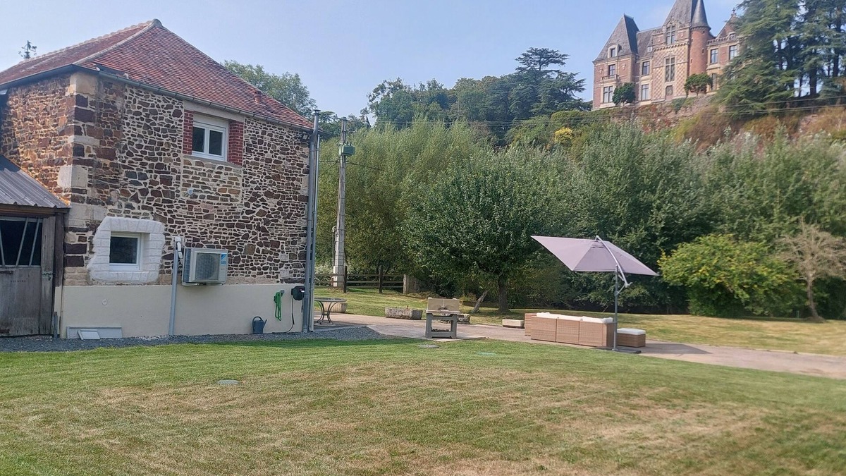 Batilly House | Maison au Bord de L'orne Dans un Cadre Verdoyant
