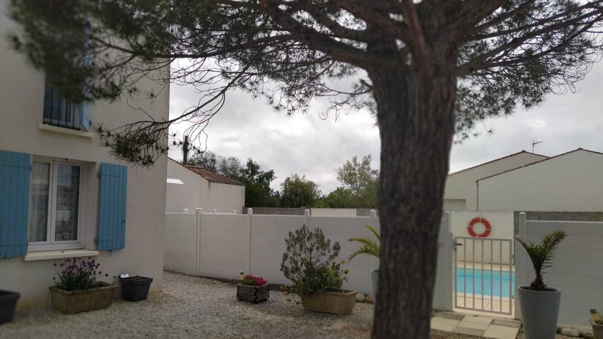 Le Chateau-d'Oleron House | Maison au Calme Près de Château D'oléron Avec Piscine et Parking
