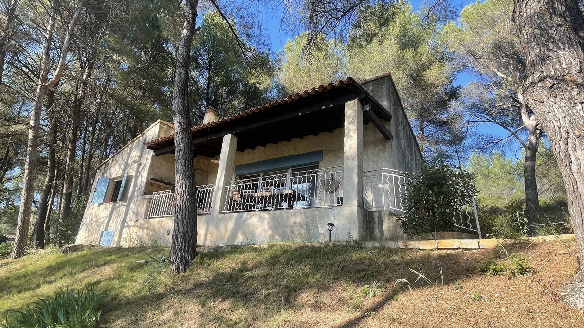Simiane-Collongue House | Maison au calme sous les pins.