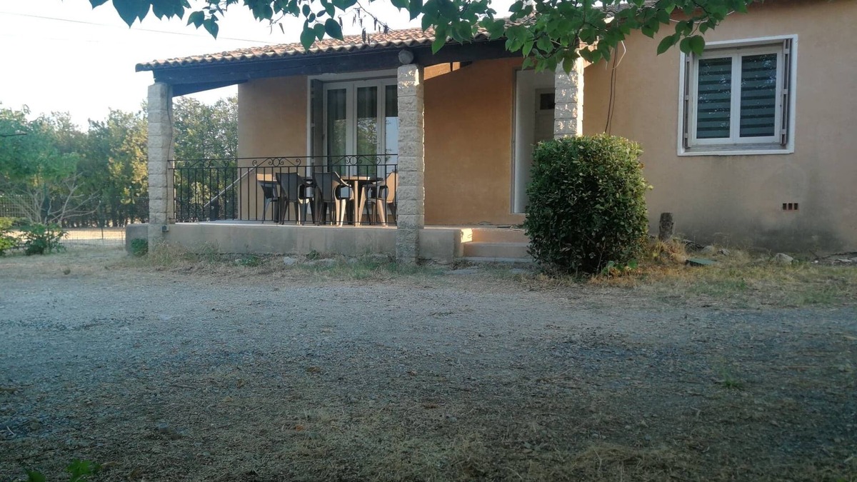 Velleron House | Maison au Calme en Campagne