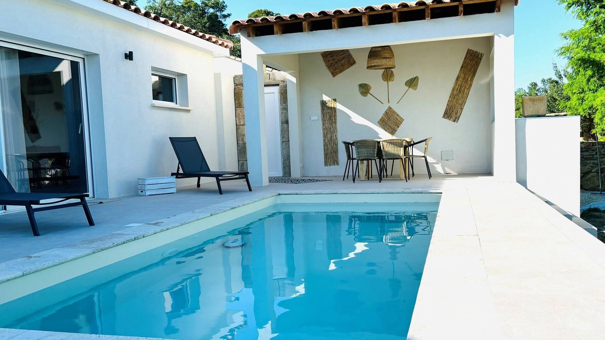 Saint Michel d'Euzet House | Maison au Calme Avec Piscine