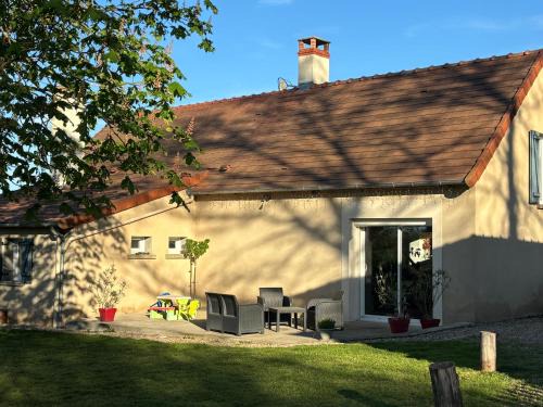 Saint-Bonnet-Troncais House | Maison avec jardin clos, à quelques pas de la forêt de Tronçais