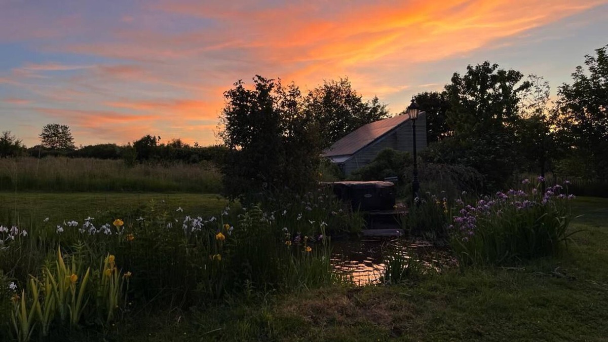 Couvin House | Maison Avec Grand Jardin et Jacuzzi, Proche de la Forêt