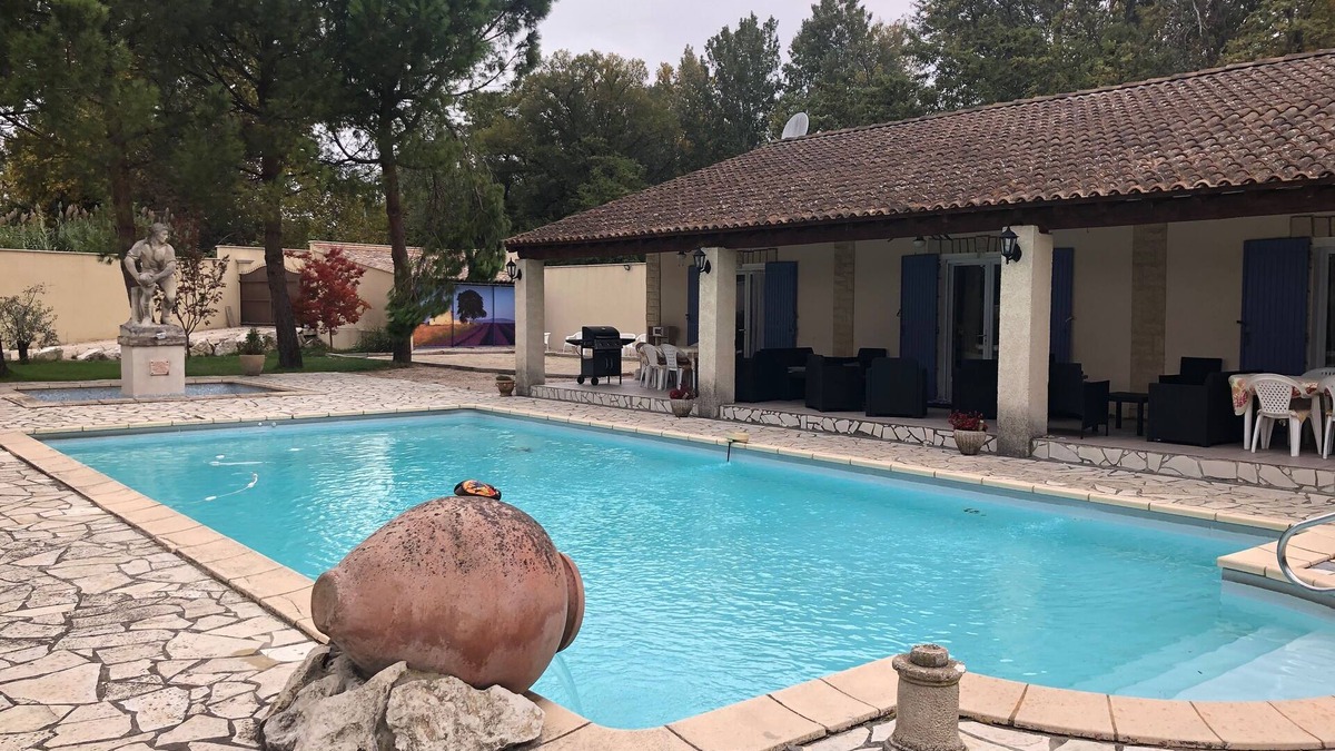 Noves House | Maison Avec Grande Piscine Individuelle