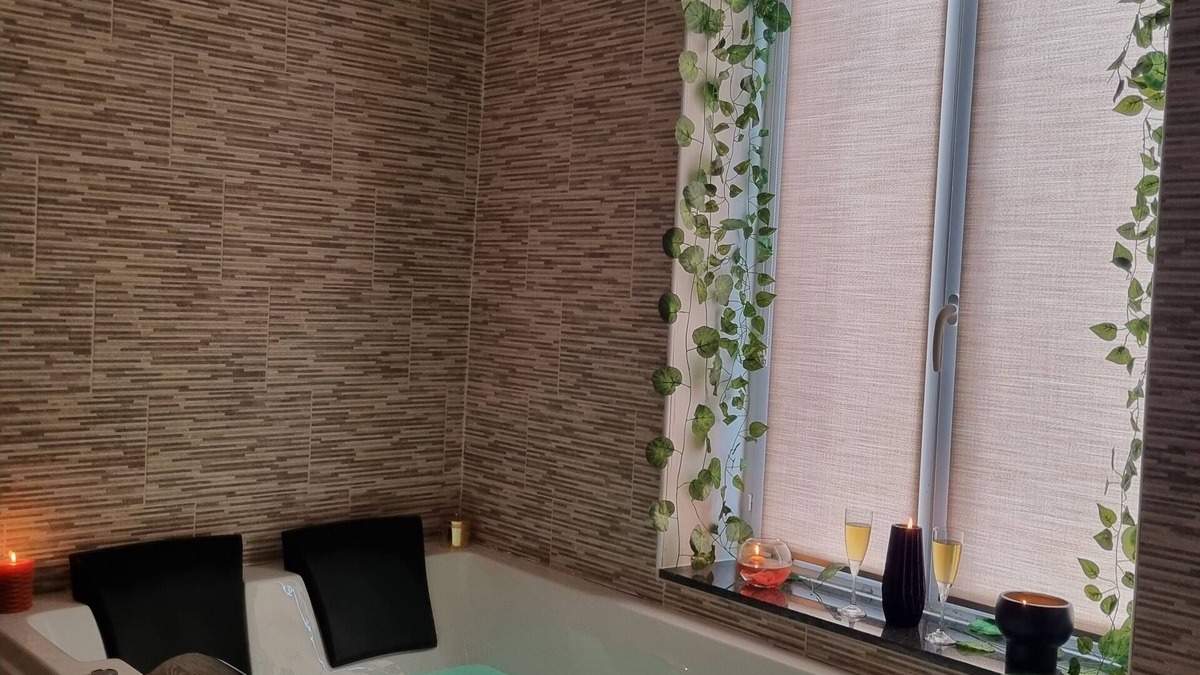 Croix House | Maison Avec Jacuzzi