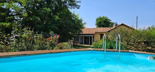 Cours-de-Pile House | Maison avec piscine et jardin d'arbres fruitiers