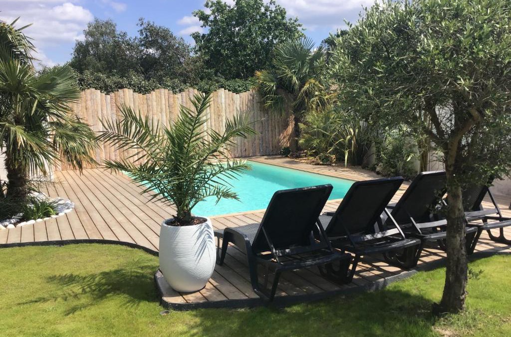 Gastes Villa | Maison avec piscine, jaccuzi, hammam à 800 m du lac
