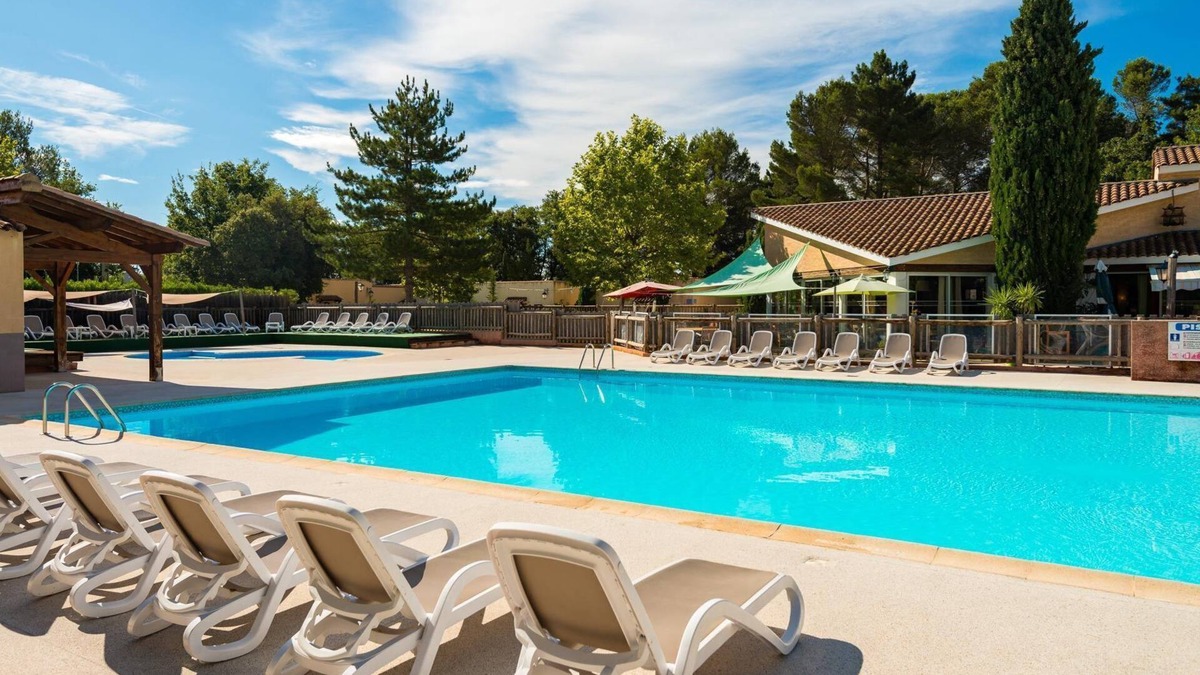 Gaujac Hotel | Maison avec terrasse | Saisonnier piscine!