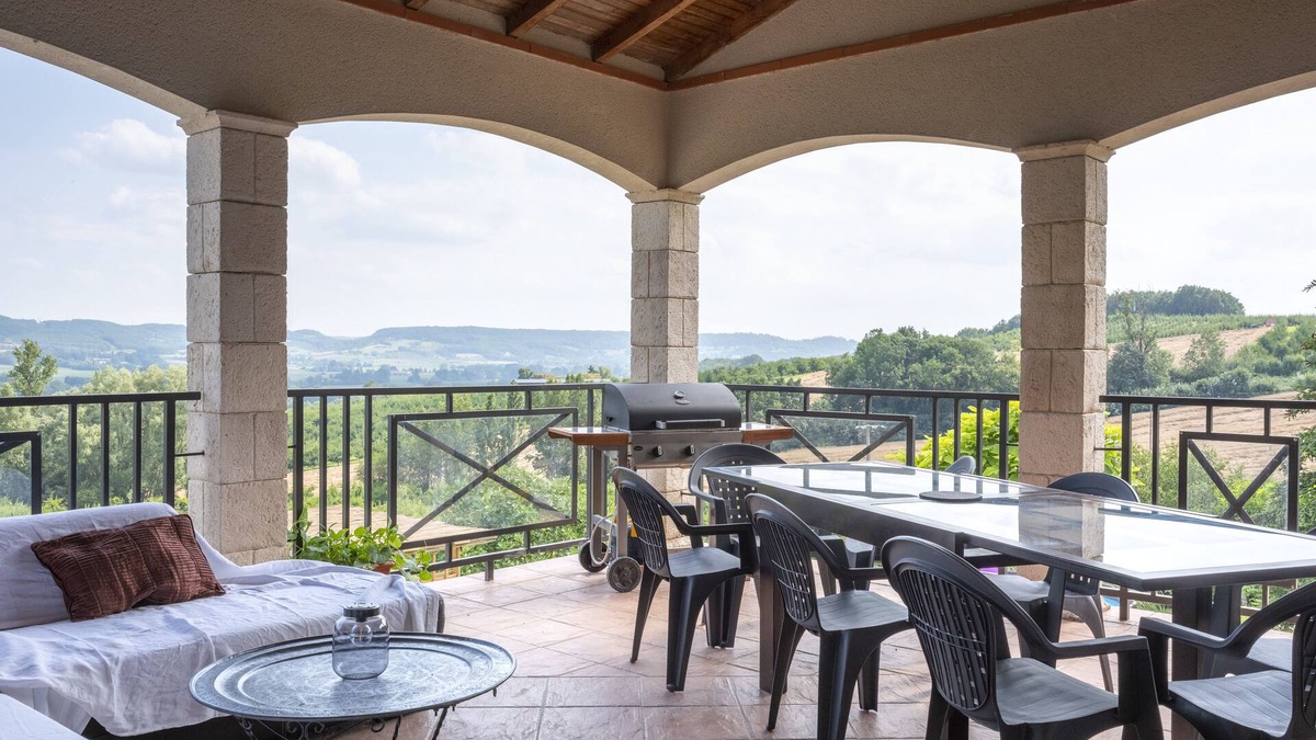 Trentels House | Maison Avec vue Panoramique sur la Vallée du lot , Piscine et spa