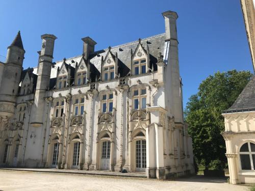 Sud Loire Apartment | Maison avec vue sur le Château