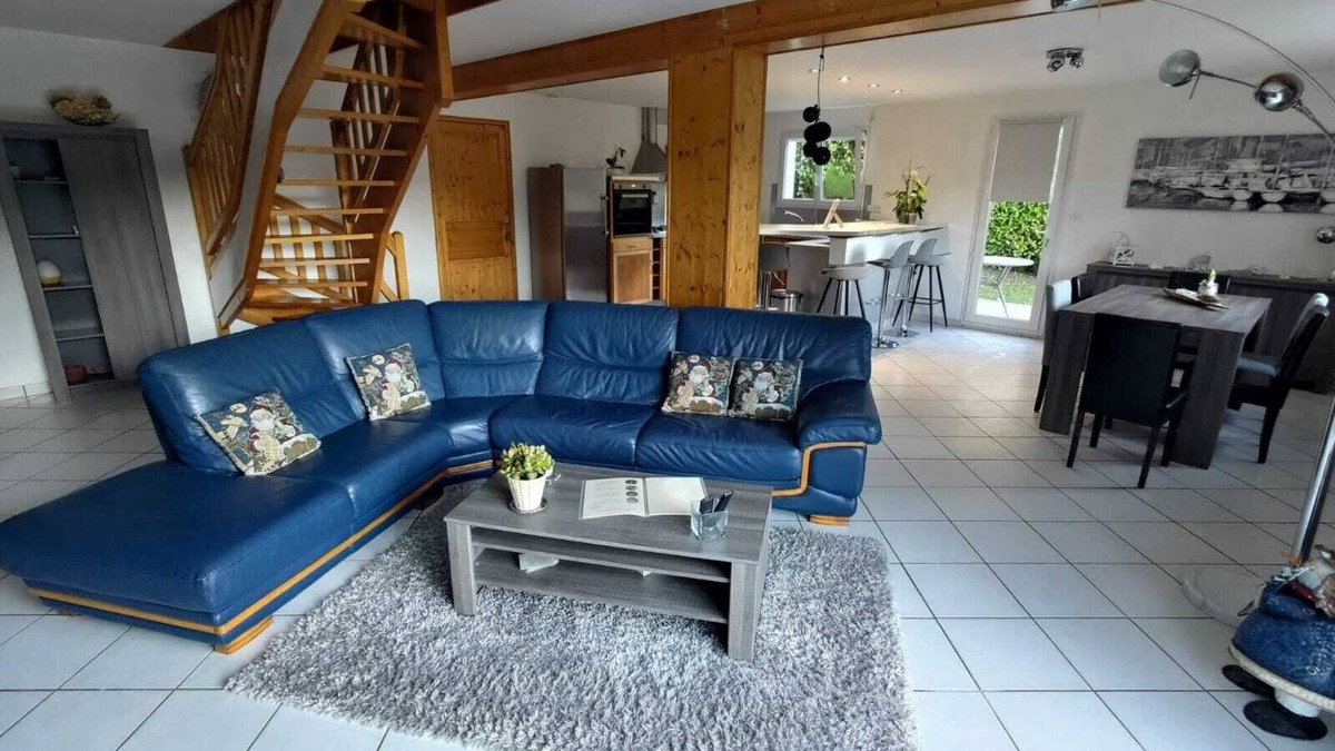 Villard-Saint-Sauveur House | Maison Azul