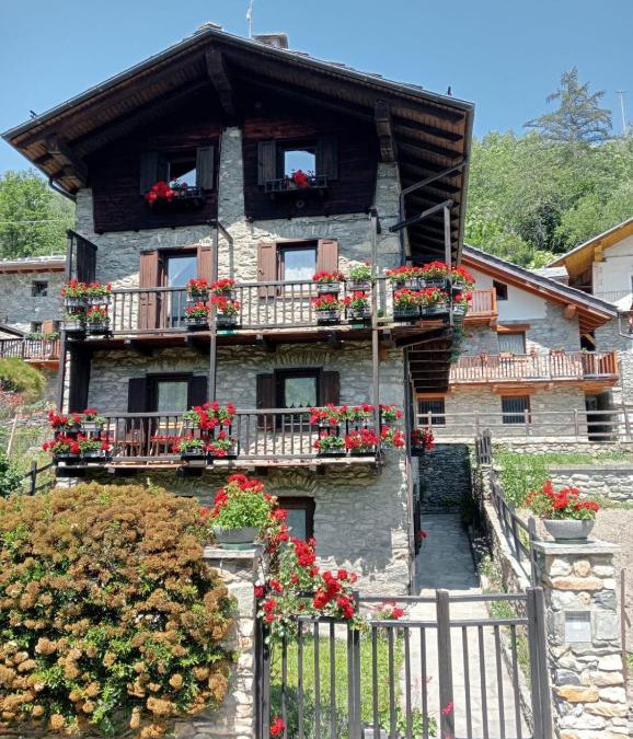 Allein Apartment | Maison Baradis - grazioso e tranquillo trilocale con vista montagne