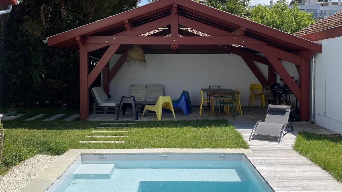 Bayonne Villa | Maison Basque Avec Piscine Chauffée en Plein Coeur de Bayonne