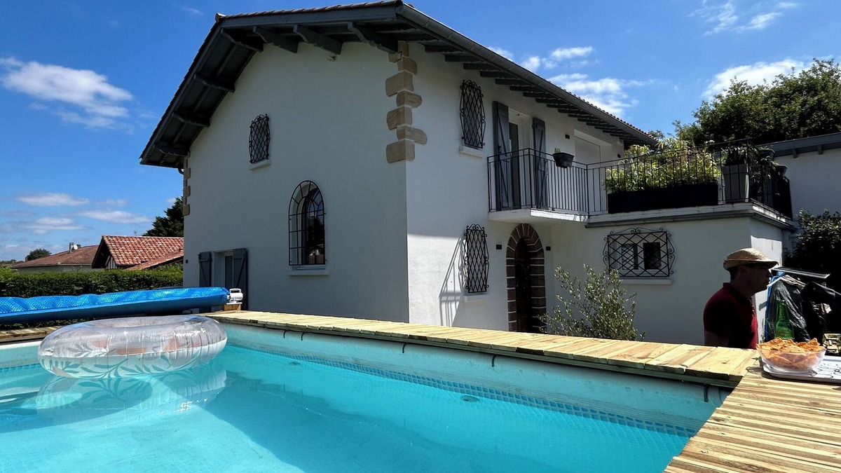 Bassussarry House | Maison Basque Traditionnelle Bien Rénovée Entre mer et Montagne, Chiens Acceptés