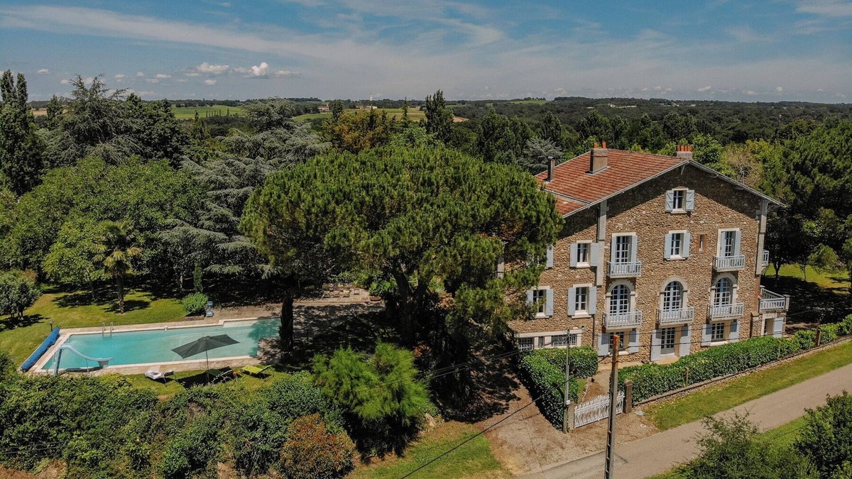 Ayzieu House | Maison Bourgeoise with swimming pool and park in the Gers for 13 people.