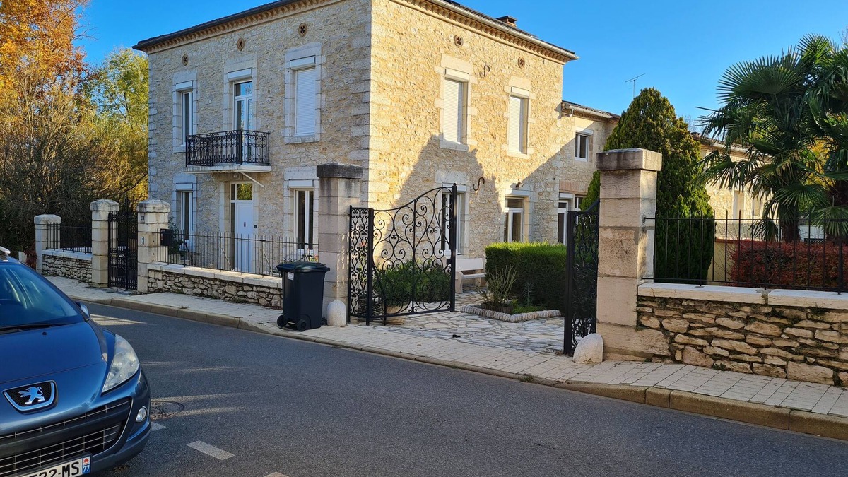 Septfonds House | Maison Bourgeois en pierre taillé Manifique datant 1860, entièrement rénovée .