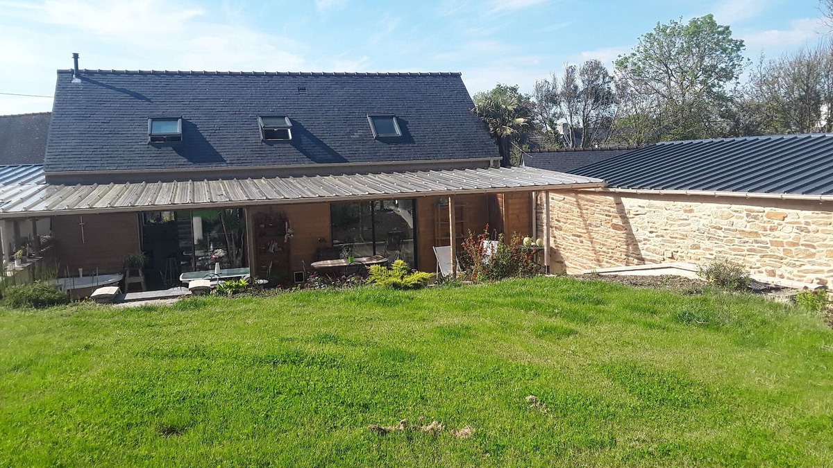 Ploneour-Lanvern House | Maison Bretonne Avec Grand Jardin Proche des Plages et Surf. Animaux Acceptés