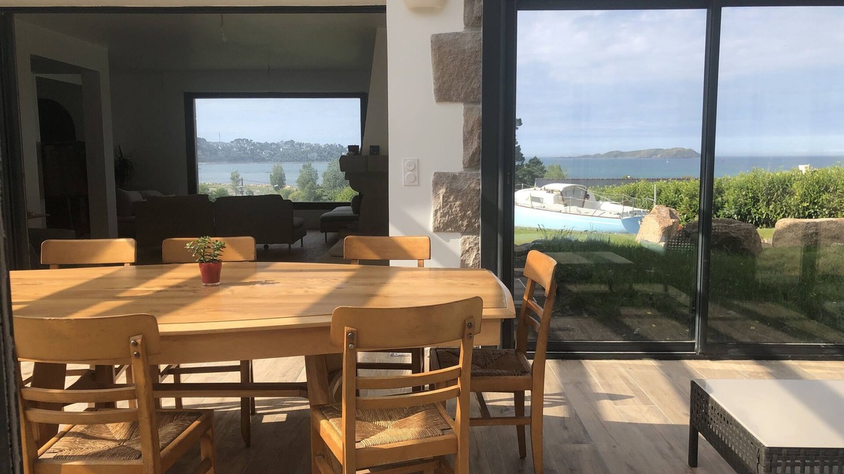 Louannec House | Maison Bretonne Fraichement Rénovée Avec vue mer Panoramique et Sauna