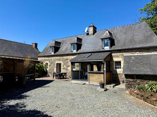 Ploubezre House | maison bretonne,gîte de keranglaz