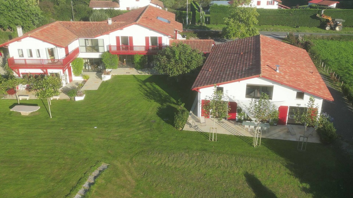 Saint-Pee-sur-Nivelle House | Maison,calme vue Montagne,15mn Plages,piscine,location Possible Chambres Seul