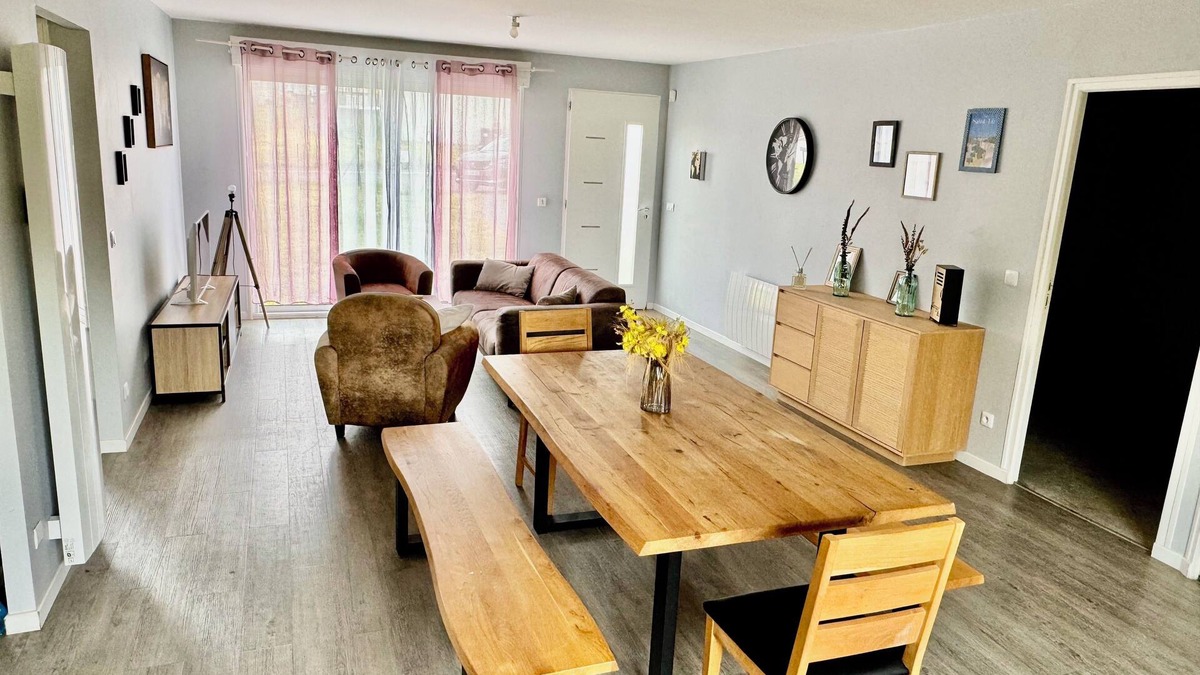 Saint-Fromond House | Maison Calme de 3 Chambres. Idéal Pour Pour les Familles
