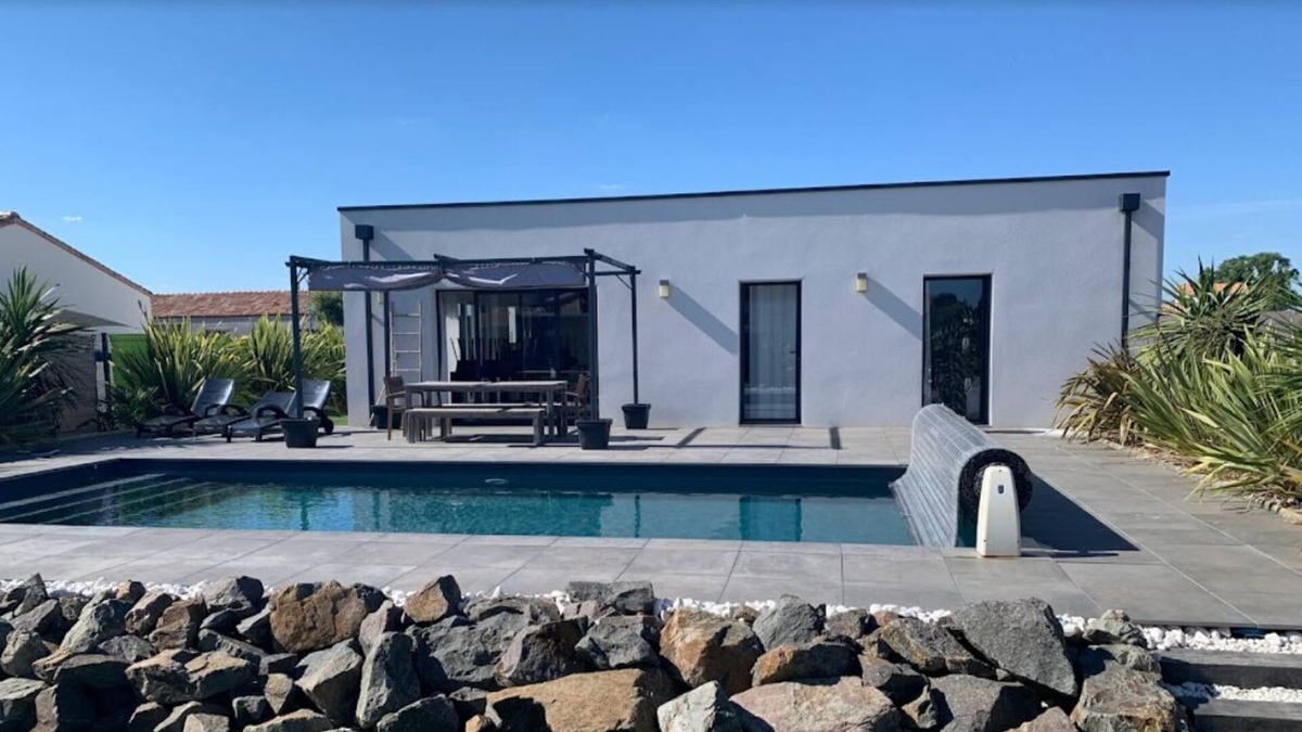 Les Conches House | Maison Calme,8 Pers., Piscine Privative Chauffée,2 kms Plage
