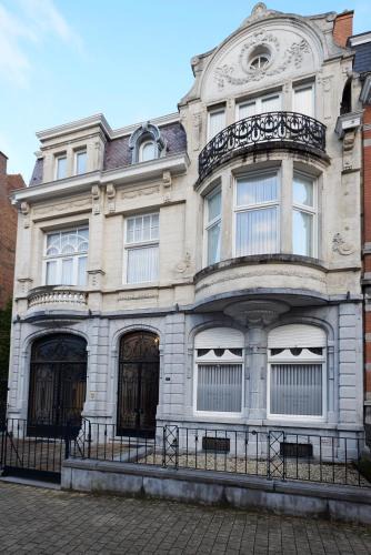 Ronse House | Maison Cambier