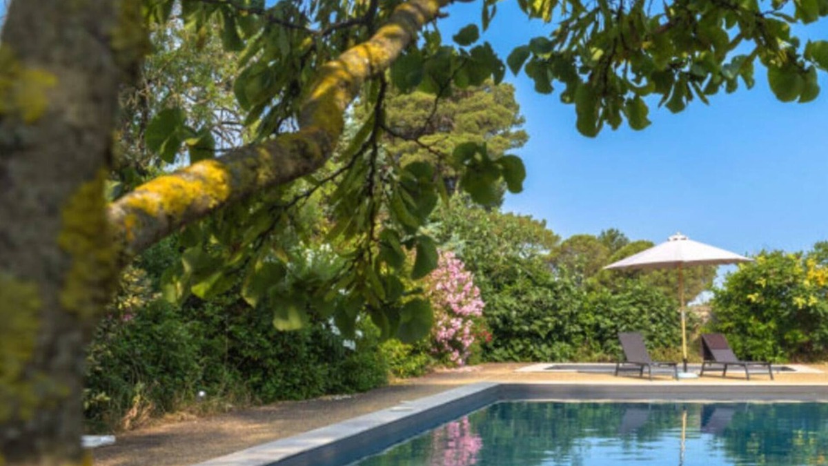 Trebes Cottage | Maison Cantalauze, two houses at a heart of a vineyard