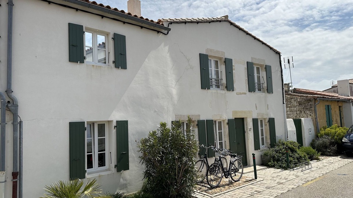 Ars-en-Re House | Maison Centre Ars Lumineuse et Entièrement Rénovée, 100m2 Avec Terrasse&préhaut