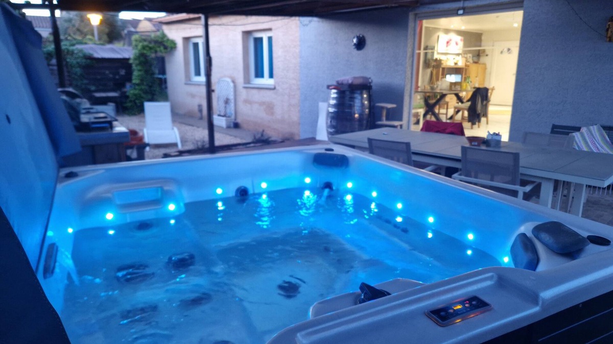 Cournonsec House | Maison Chaleureuse Dans le Sud
