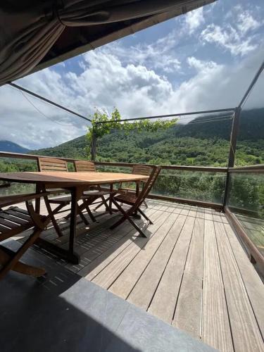 Peyragudes House | Maison chaleureuse à Saint-Aventin avec jardin et vue montagne