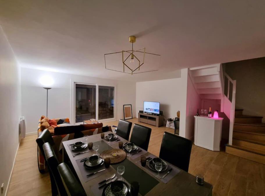 Villepinte House | Maison Chaleureuse