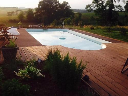 Chateney House | Maison charmante à Châteney avec piscine partagée