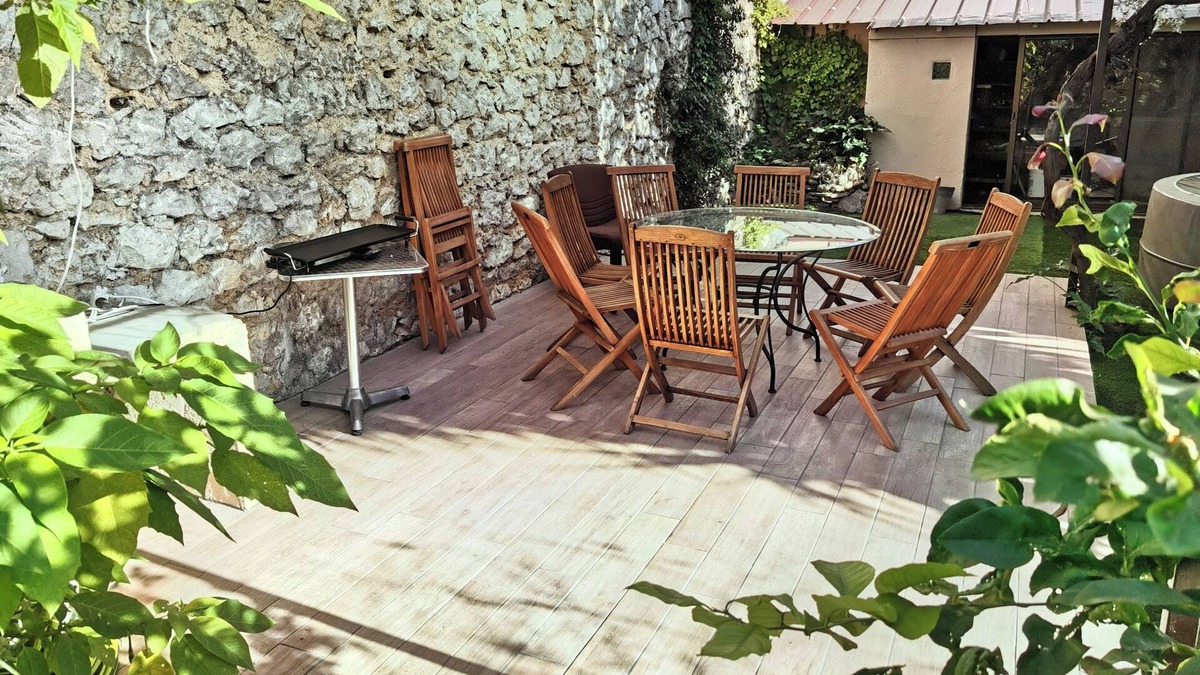 La Capelette House | Maison Charmante et Spacieuse Avec Grand Jardin et Garage